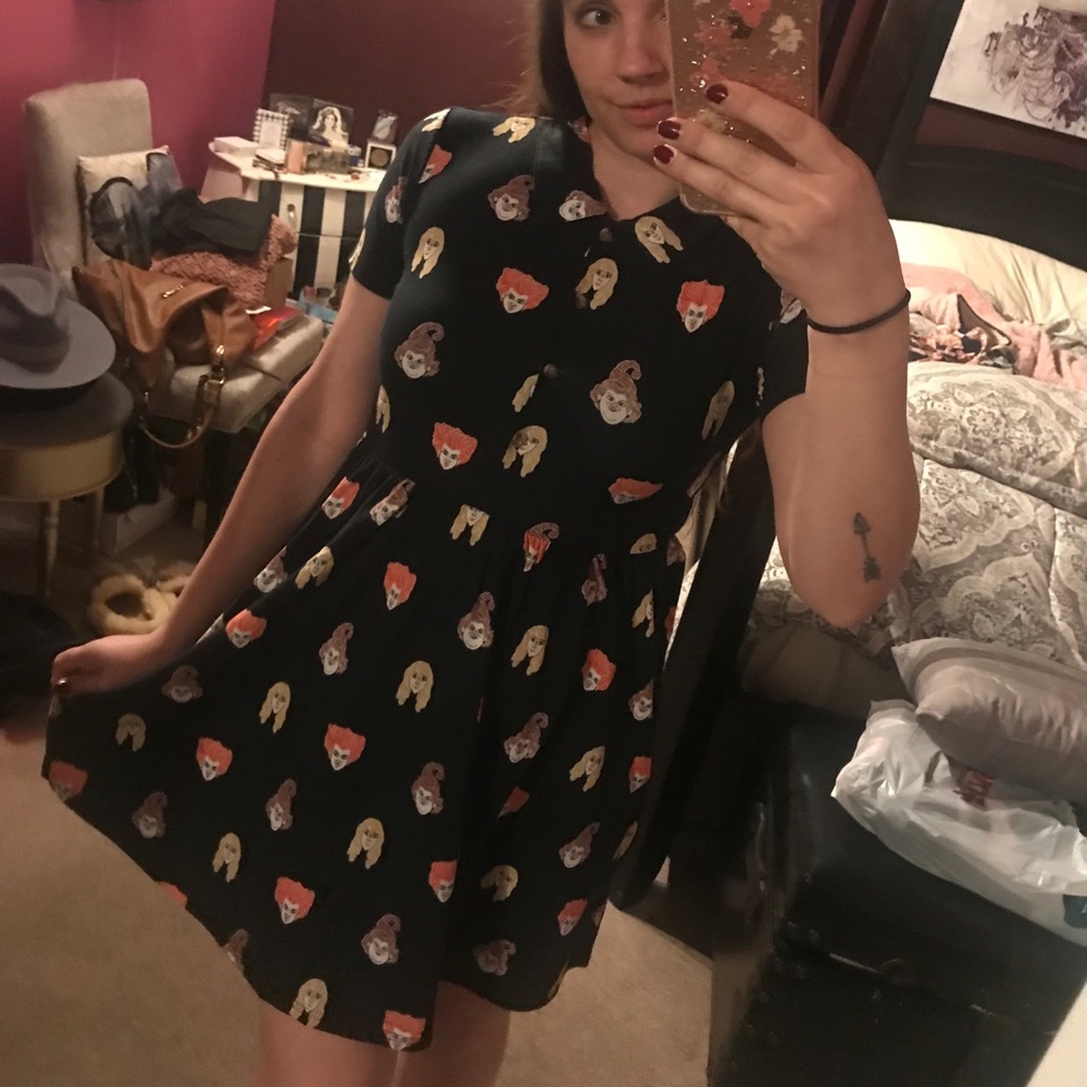 Cakeworthy Sanderson sister dress